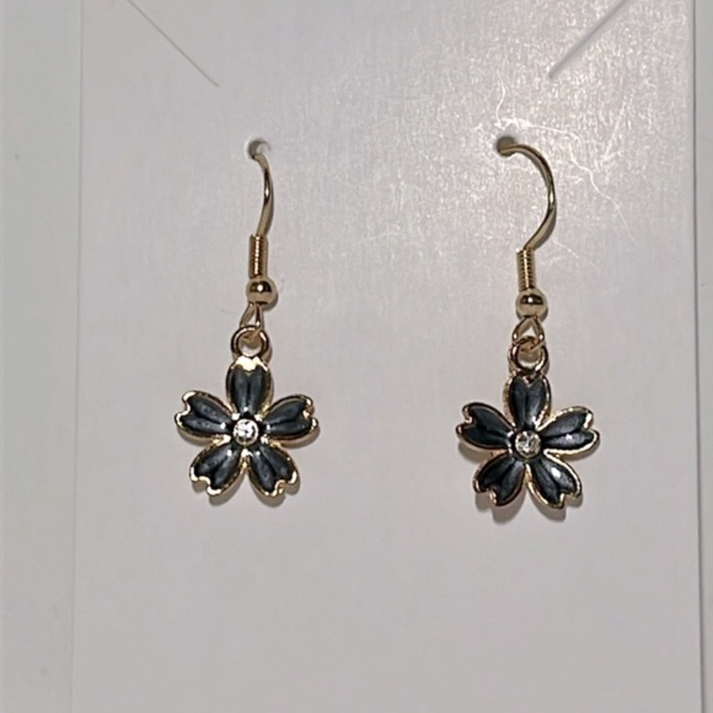 Black flower with jewel